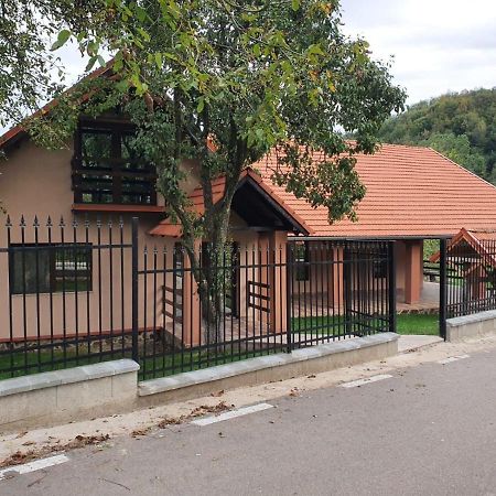 Pensiunea La Buru Caraciu Екстериор снимка