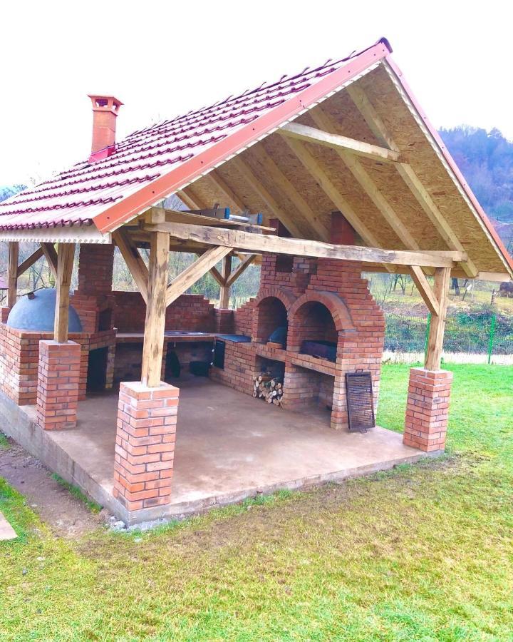 Pensiunea La Buru Caraciu Екстериор снимка